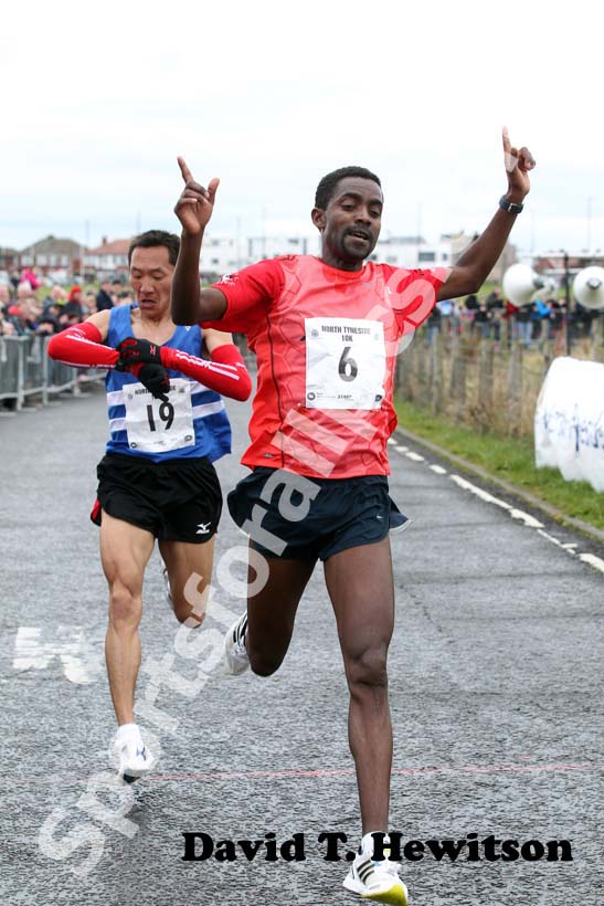 Tadele Geremew Mulugeta beats Serod Batochi (Morpeth Harriers) in the North Tyneside 10k Road Race from North Shields to Whitley Bay.